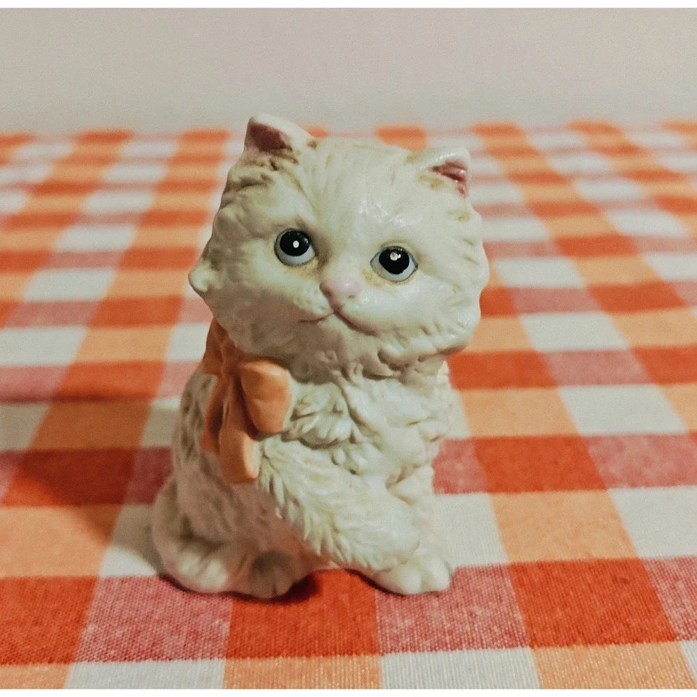 Homco White Persian Ceramic Vintage Kitten Cat Figurine Blue Eyes With Bow #1428